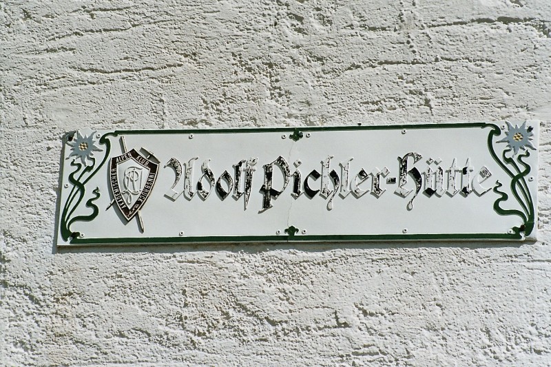 Adolf-Pichler-Htte 1977m