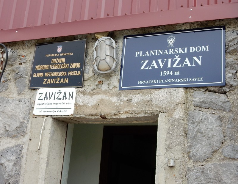 Dom Zavizan 1594m