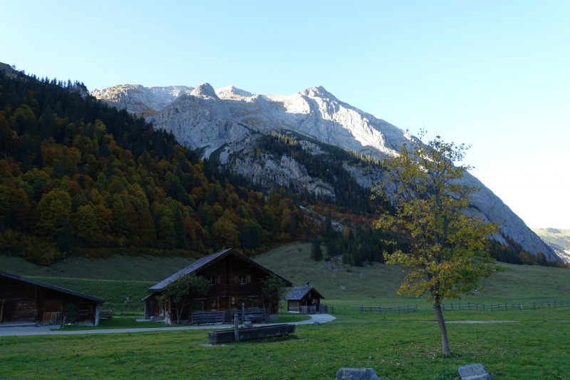 Alpengasthof Eng - Binsalm - Westliches Lamsenjoch - Hahnkampl - Binssattel - Gramaijoch - Faule Eng - Großer Ahornboden - Rasthütte Engalm