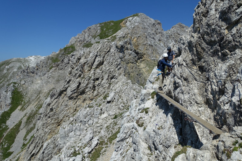 Karwendelgrube - Linderspitzen - Mittenwalder Hhenweg - Sulzli-Unterstand - Sulzleklammspitze - Kirchlspitze - Brunnsteinhtte - Leitersteig - Karwendelbahn